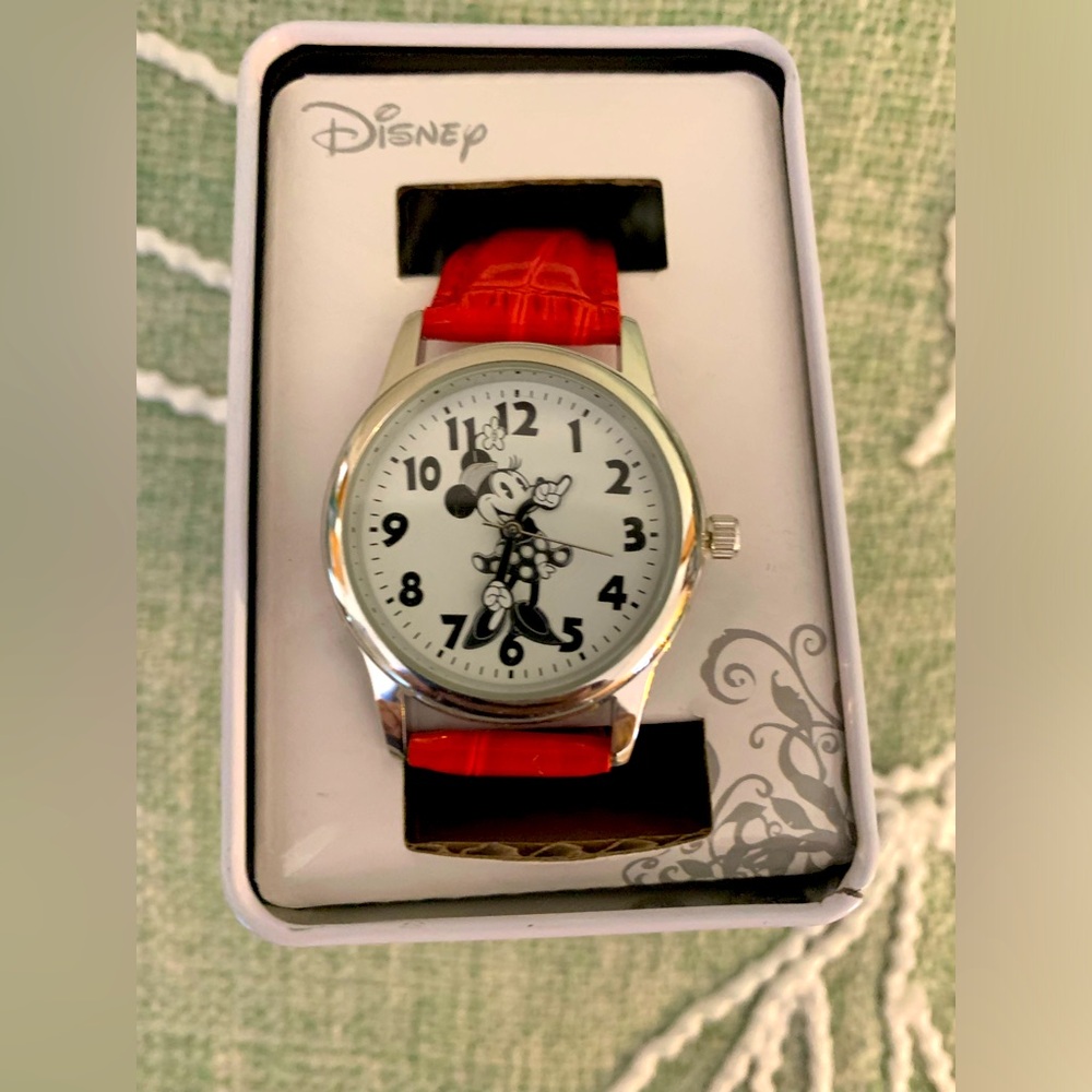 NWT Disney Minnie Mouse Watch - Hands Keep Time - Leather Strap Metal Box